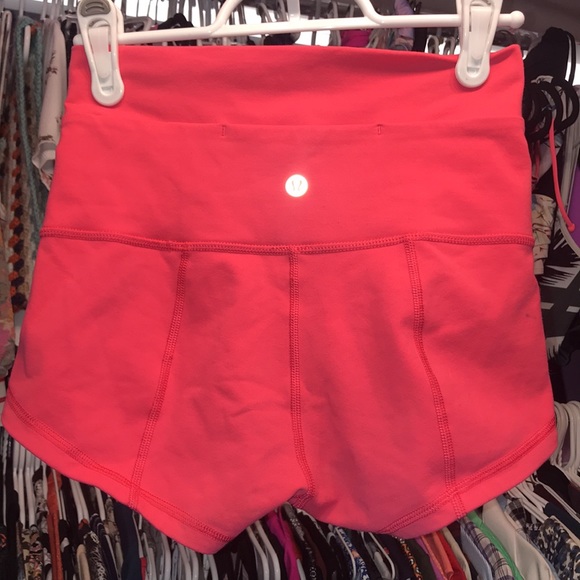 RARE Lululemon HOT Pink Booty Shorts High Wasited pocket s 4 LIKE NEW ASS HUGGER - Picture 4 of 7
